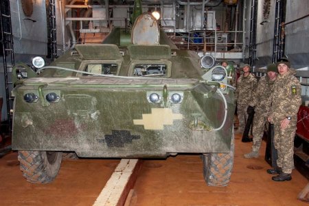 Курсанты военной академии проходят обучение по морской десантной подготовке (фото)