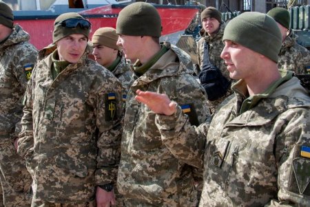 Курсанты военной академии проходят обучение по морской десантной подготовке (фото)