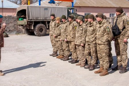 Курсанты военной академии проходят обучение по морской десантной подготовке (фото)