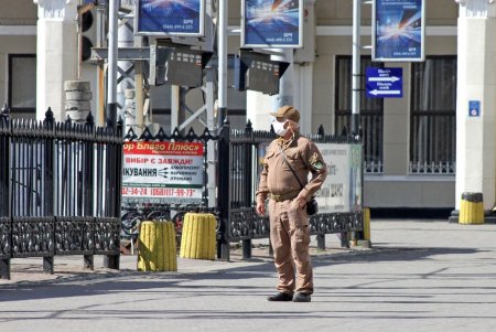 Одесские вокзалы закрылись на время карантина (фоторепортаж)
