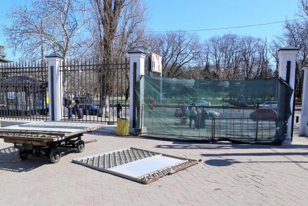 Одесские вокзалы закрылись на время карантина (фоторепортаж)
