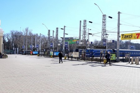 Одесские вокзалы закрылись на время карантина (фоторепортаж)