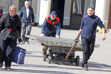 Одесские вокзалы закрылись на время карантина (фоторепортаж)
