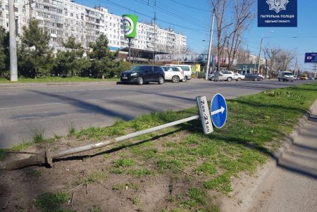 Патрульные проверяют состояние улично-дорожной сети города после зимы (фото)