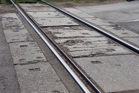 Патрульные проверяют состояние улично-дорожной сети города после зимы (фото)