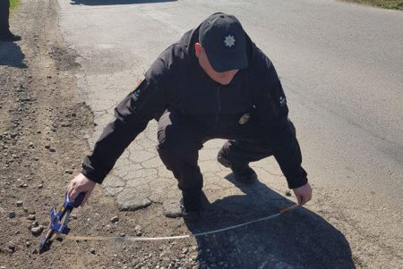 Патрульные проверяют состояние улично-дорожной сети города после зимы (фото)