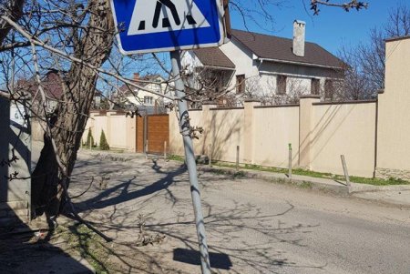 Патрульные проверяют состояние улично-дорожной сети города после зимы (фото)