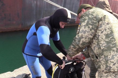 В Одессе проходит подготовка военнослужащих-водолазов (фото)