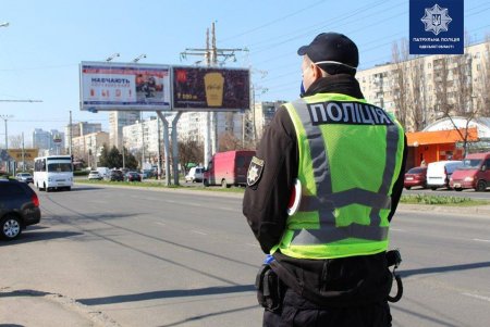 Правоохранители следят за работой общественного транспорта и составляют протоколы на нарушителей карантина (фото)