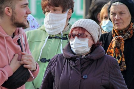 В трамваях и троллейбусах Одессы – лимит на количество пассажиров (фоторепортаж)