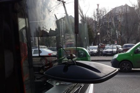 Страдают не только люди, а и техника: в «Одесгорэлектротрансе» показали последствия нападений хулиганов (фото)