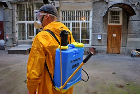 Коммунальные службы и предприятия Одессы проводят системную дезинфекцию (фото)
