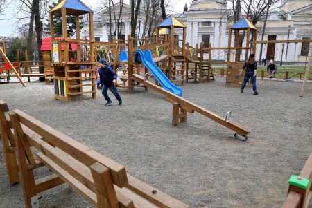 После введения в Одессе карантина шумные улицы города заметно опустели (фоторепортаж) 