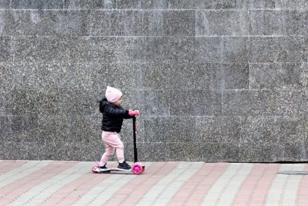 После введения в Одессе карантина шумные улицы города заметно опустели (фоторепортаж) 