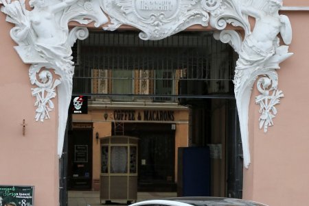 После введения в Одессе карантина шумные улицы города заметно опустели (фоторепортаж) 