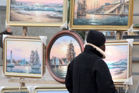 После введения в Одессе карантина шумные улицы города заметно опустели (фоторепортаж) 