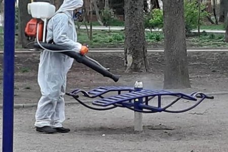 Коммунальщики напоминают: детские и спортплощадки –  не место для отдыха во время карантина