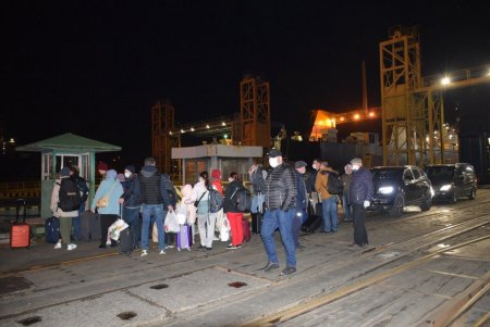 В Черноморске проверили украинцев, прибывших на паромах из Турции и Грузии: симптомов COVID-19 у них нет (фото)