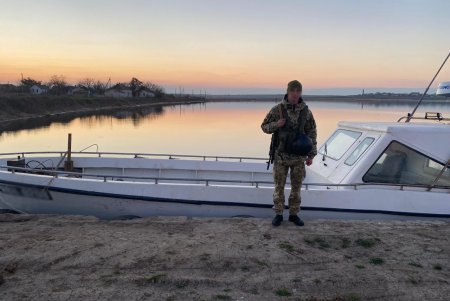 После длительной погони морские пограничники задержали рыбаков-нарушителей (фото, видео)
