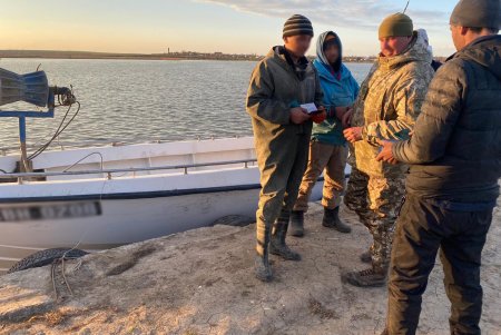 После длительной погони морские пограничники задержали рыбаков-нарушителей (фото, видео)