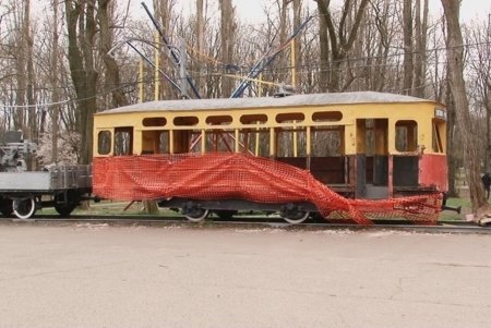 Ремонт трамвая-памятника на Мемориале 411-й батареи завершат ко Дню освобождения города (фото)