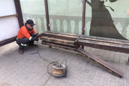 Не только дезинфекция: дорожники выполняют плановые работы по ремонту и уборке (фото)