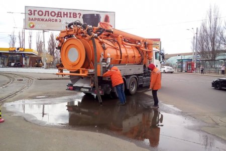 Не только дезинфекция: дорожники выполняют плановые работы по ремонту и уборке (фото)