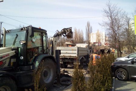 Не только дезинфекция: дорожники выполняют плановые работы по ремонту и уборке (фото)