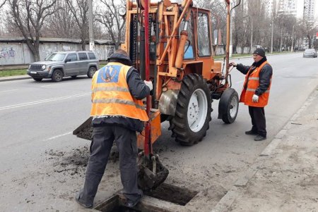 Не только дезинфекция: дорожники выполняют плановые работы по ремонту и уборке (фото)