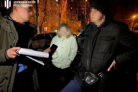 В Одесской области прокурора и его сообщницу задержали при получении взятки в 25 тысяч долларов (фото)