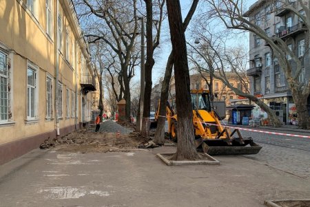 На Нежинской капитально ремонтируют тротуары (фото)