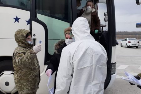 Спецрейсом из Молдовы в Одессу доставили граждан Украины (фото)