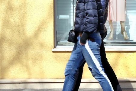 Карантин карантином, а прогулка по расписанию: как одесситы выгуливают своих питомцев