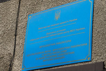 Мэр Одессы посетил областной лабораторный центр, где проходят исследования на коронавирусную инфекцию COVID-19 (фото)