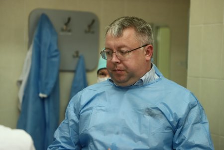 Мэр Одессы посетил областной лабораторный центр, где проходят исследования на коронавирусную инфекцию COVID-19 (фото)