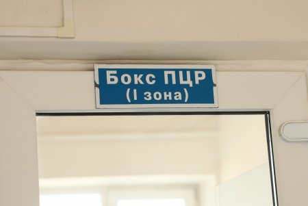 Мэр Одессы посетил областной лабораторный центр, где проходят исследования на коронавирусную инфекцию COVID-19 (фото)