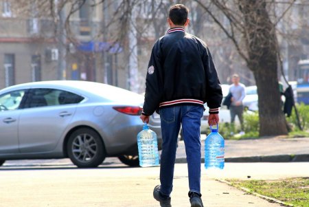 Бюветы в Одессе перешли на специальный режим работы (фоторепортаж)