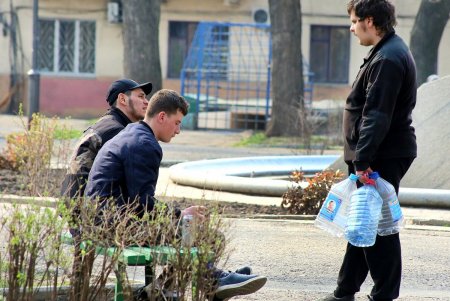 Бюветы в Одессе перешли на специальный режим работы (фоторепортаж)