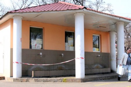 Бюветы в Одессе перешли на специальный режим работы (фоторепортаж)