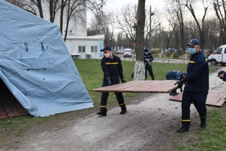 Спасатели развернули в регионе семь временных пунктов приема больных COVID-19 (фото)