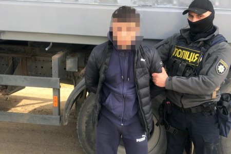 Пятеро жителей Одесской области обокрали фермерское хозяйство на четыре миллиона гривен: их задержали в ходе спецоперации (фото, видео)