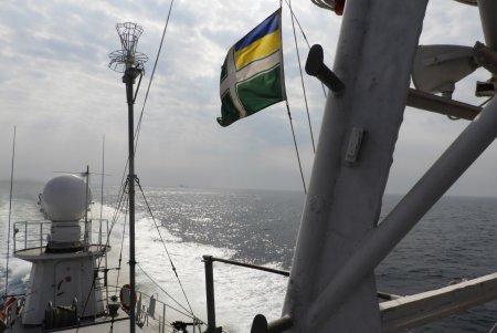 Морская охрана контролирует иностранные корабли, идущие в порты (фото, видео)