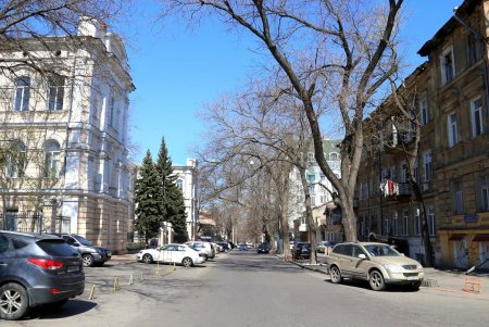 На улице Гимназической отремонтировали тротуар (фоторепортаж)