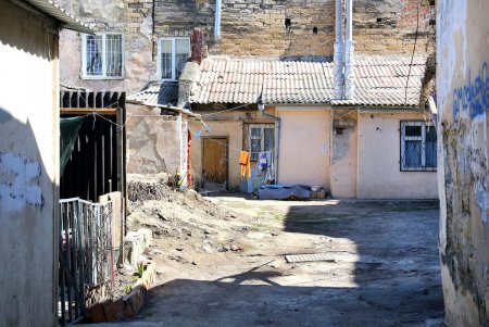 На улице Гимназической отремонтировали тротуар (фоторепортаж)