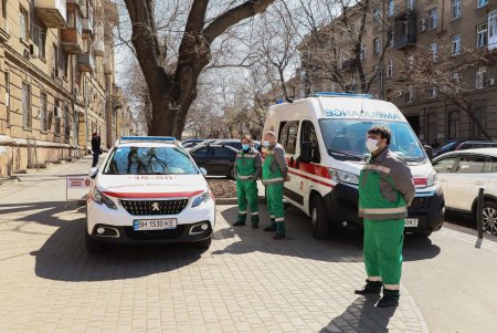 Врачи-добровольцы из городской неотложки будут выезжать к пациентам с подозрением на COVID-19