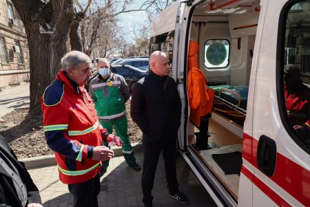 Врачи-добровольцы из городской неотложки будут выезжать к пациентам с подозрением на COVID-19