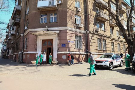 Врачи-добровольцы из городской неотложки будут выезжать к пациентам с подозрением на COVID-19
