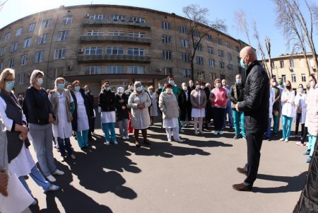 Одесские медики, задействованные в борьбе с коронавирусом, получат доплаты из городского бюджета (фото, видео)