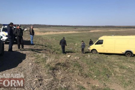 На трассе Одесса – Рени перевернулся Mercedes: чудом никто не пострадал (фото)