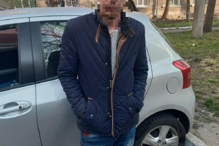 На Французском бульваре из четырех автомобилей украли вещи: подозреваемый задержан
